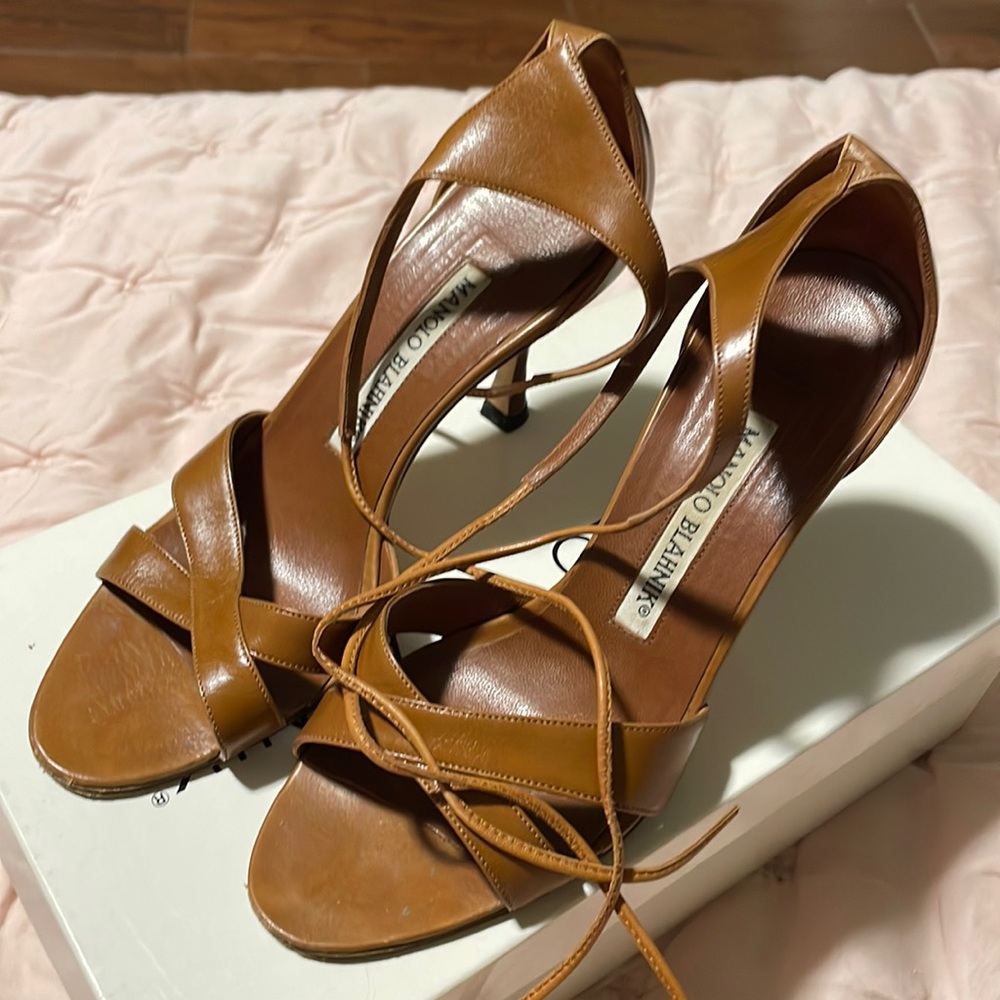 Size 4.5 brown calfskin Manolo Blahnik ankle wrap heels